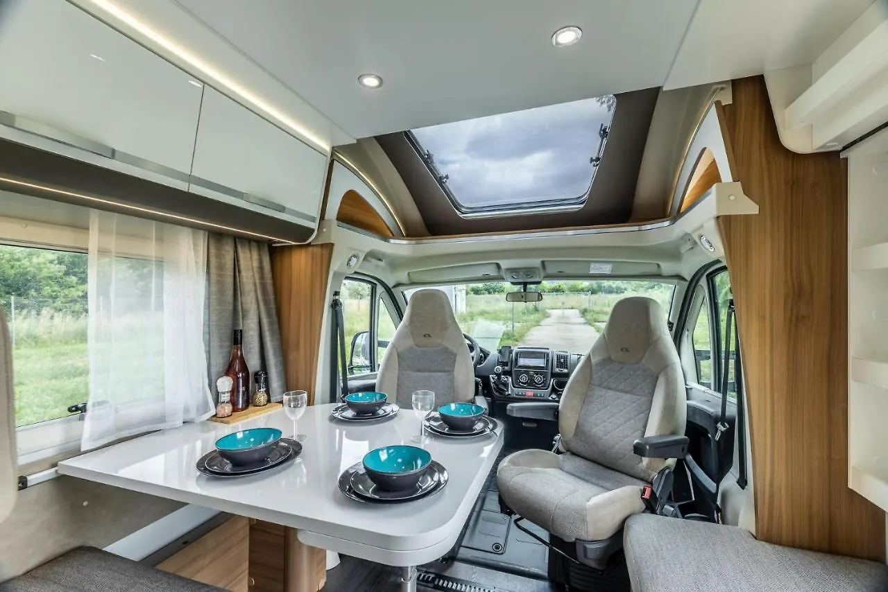 Πλωτό κατάλυμα Campiri Base Malaga - Motorhome & Rvs Rental Company