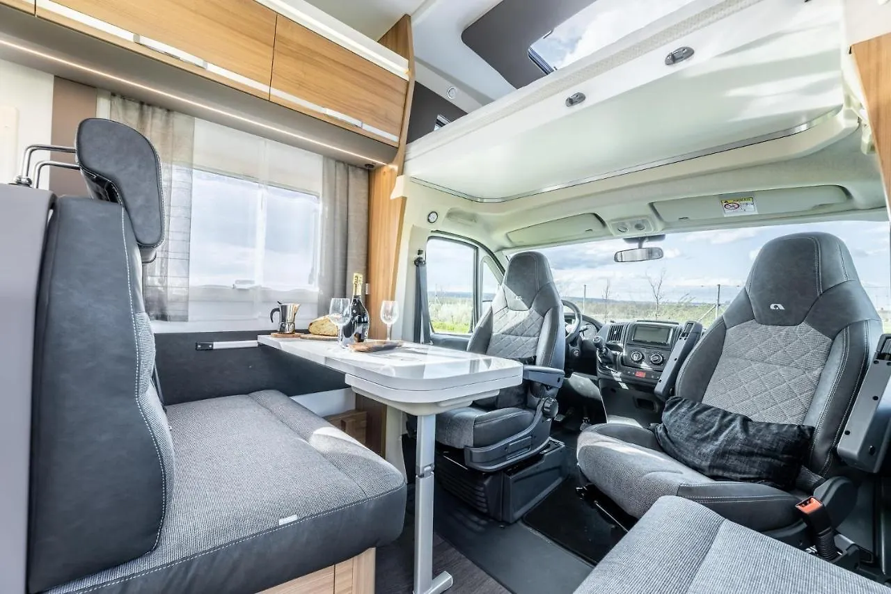 Πλωτό κατάλυμα Campiri Base Malaga - Motorhome & Rvs Rental Company